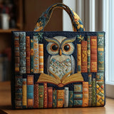 Bolsa de Búho Hecha a Mano Entre Libros Antiguos