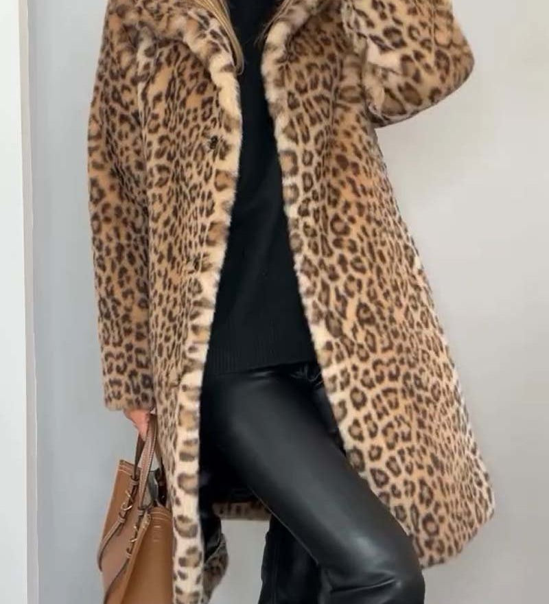 Clara - Chic Leopard Print Coat - Charlotte & Willow, detail