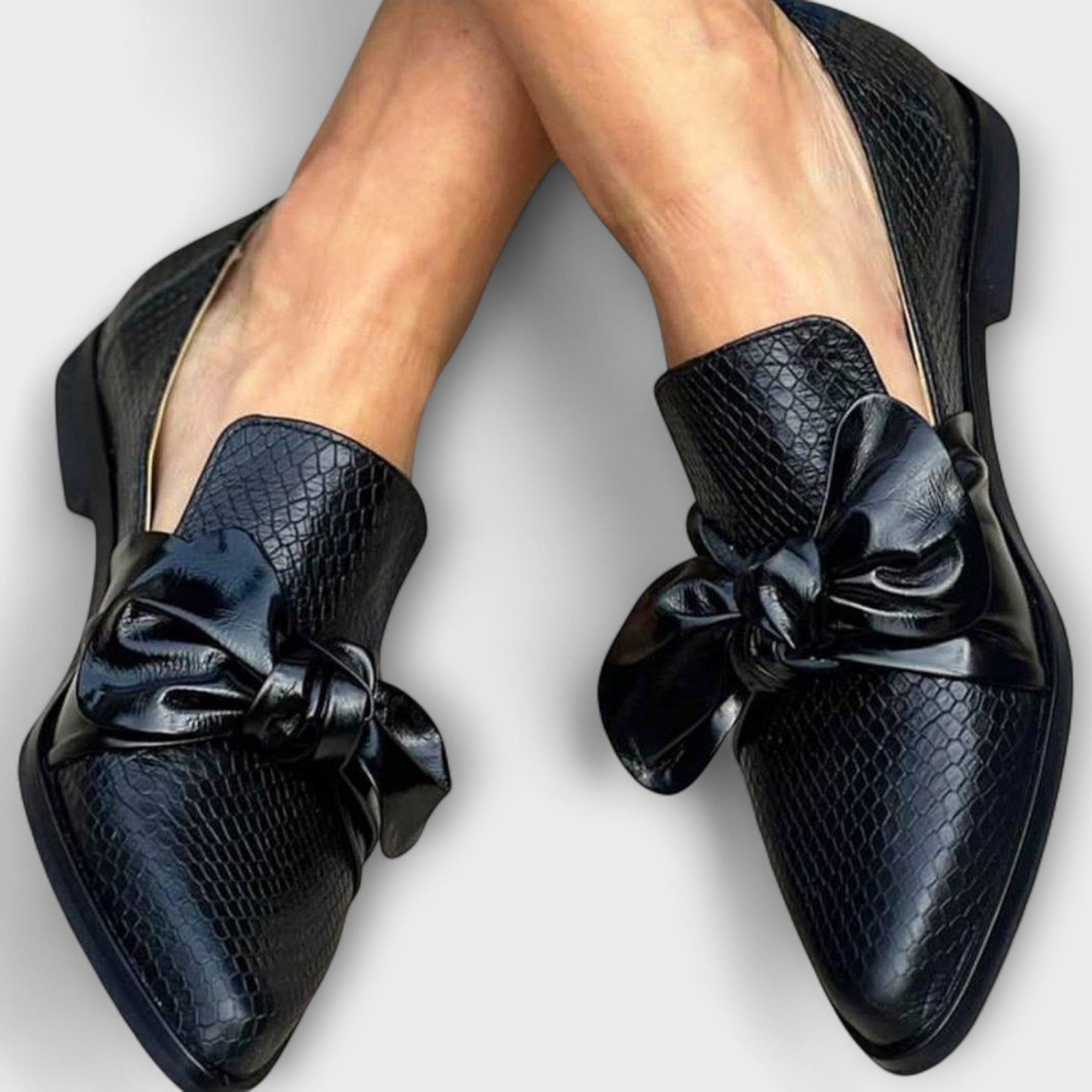 Muireann - Stylish Bow-Embellished Loafers - Charlotte & Willow