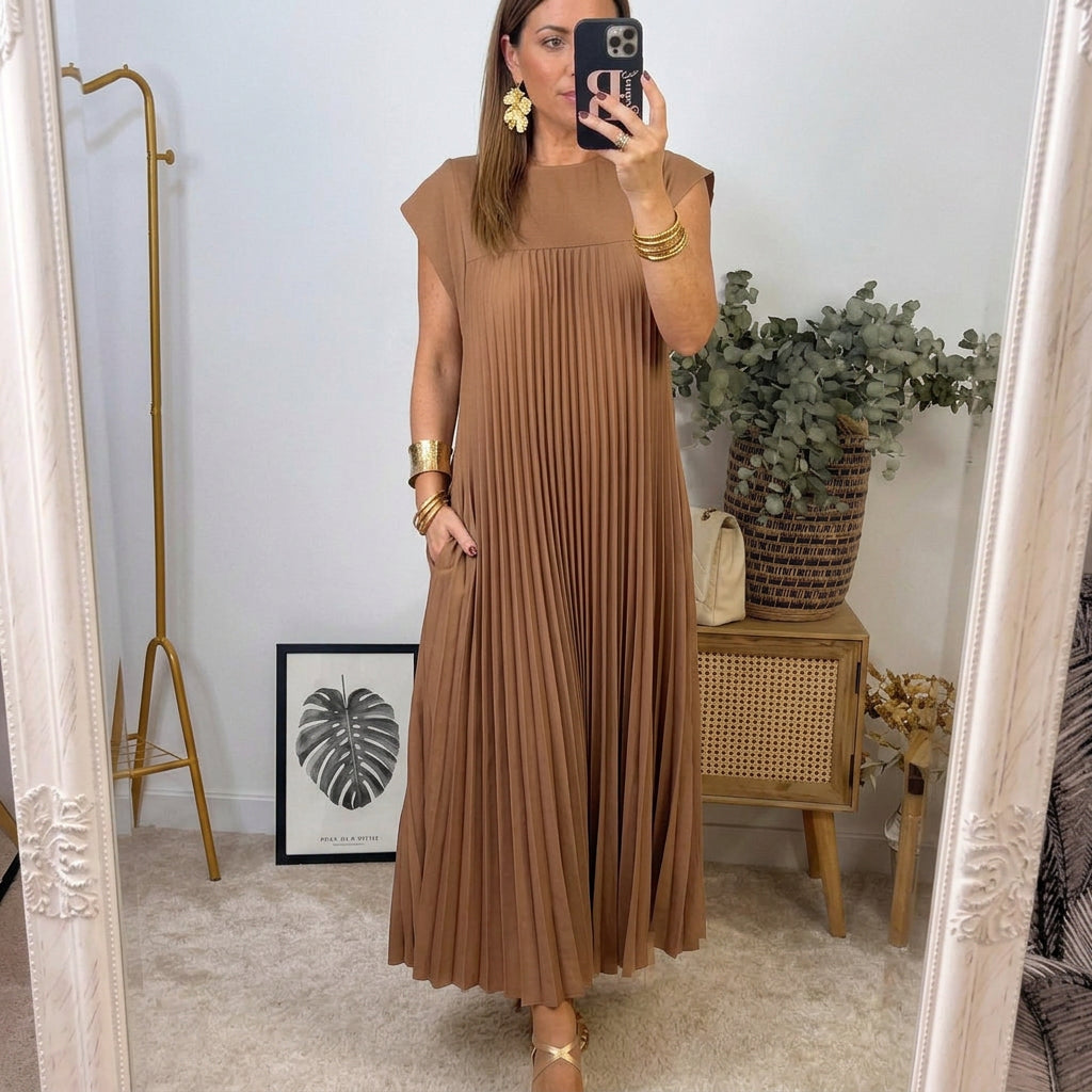 Anaïs - Flowing Pleated Maxi Dress